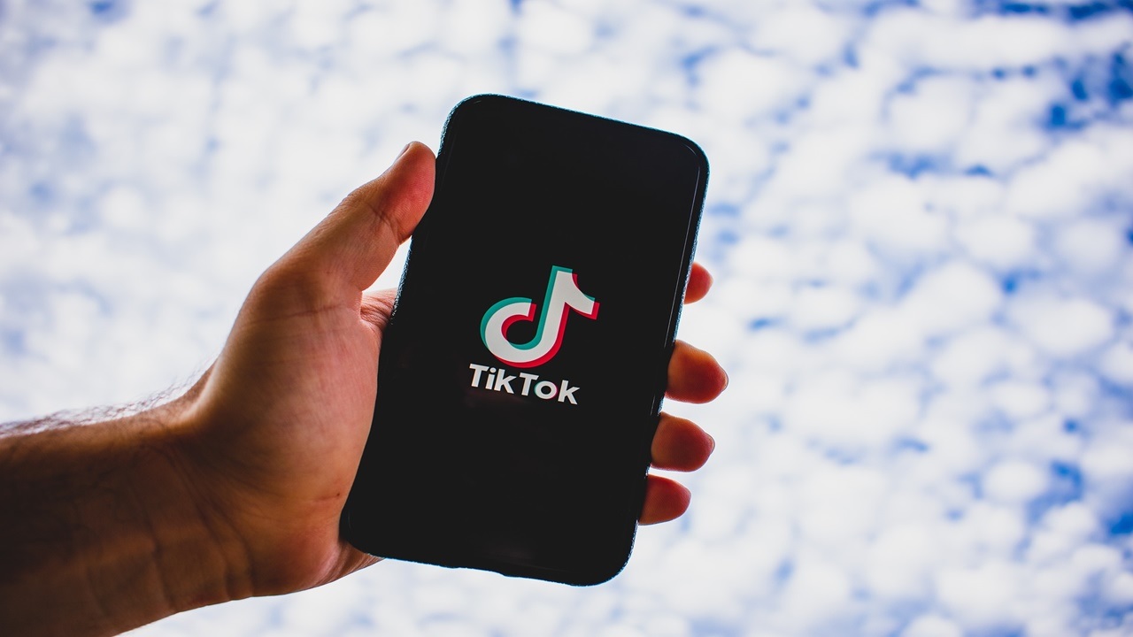 Panduan Lengkap Mengirim Video di Komentar TikTok agar Masuk FYP