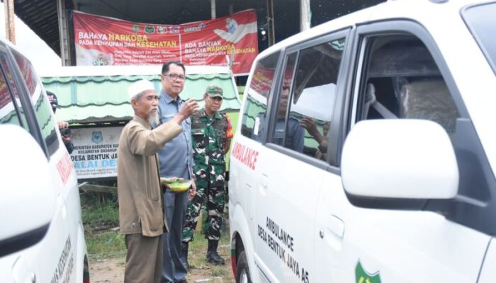 Pemkab Kapuas Serahkan Dua Ambulans untuk Mendukung Pelayanan Kesehatan di Desa Bentuk Jaya