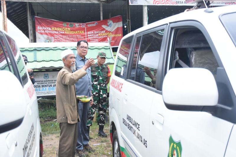 Pemkab Kapuas Serahkan Dua Ambulans untuk Mendukung Pelayanan Kesehatan di Desa Bentuk Jaya