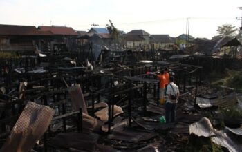 Kebakaran Hebat Hanguskan Sejumlah Bangunan di Jalan Anoi Palangka Raya