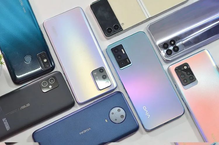 Pasar Smartphone Menguat di Akhir 2024, iPhone Hadapi Tantangan di Tengah Kompetisi