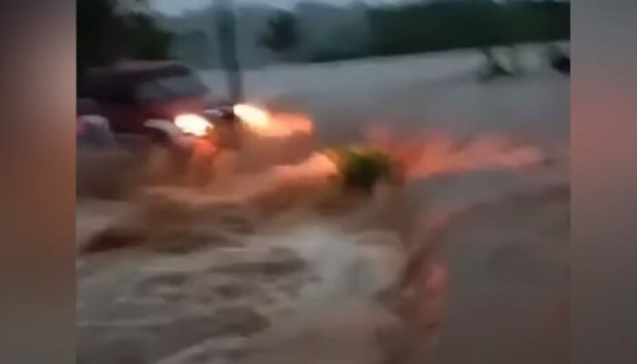 Banjir Bandang di Sukabumi: Mobil Hanyut dan Rumah Warga Terendam